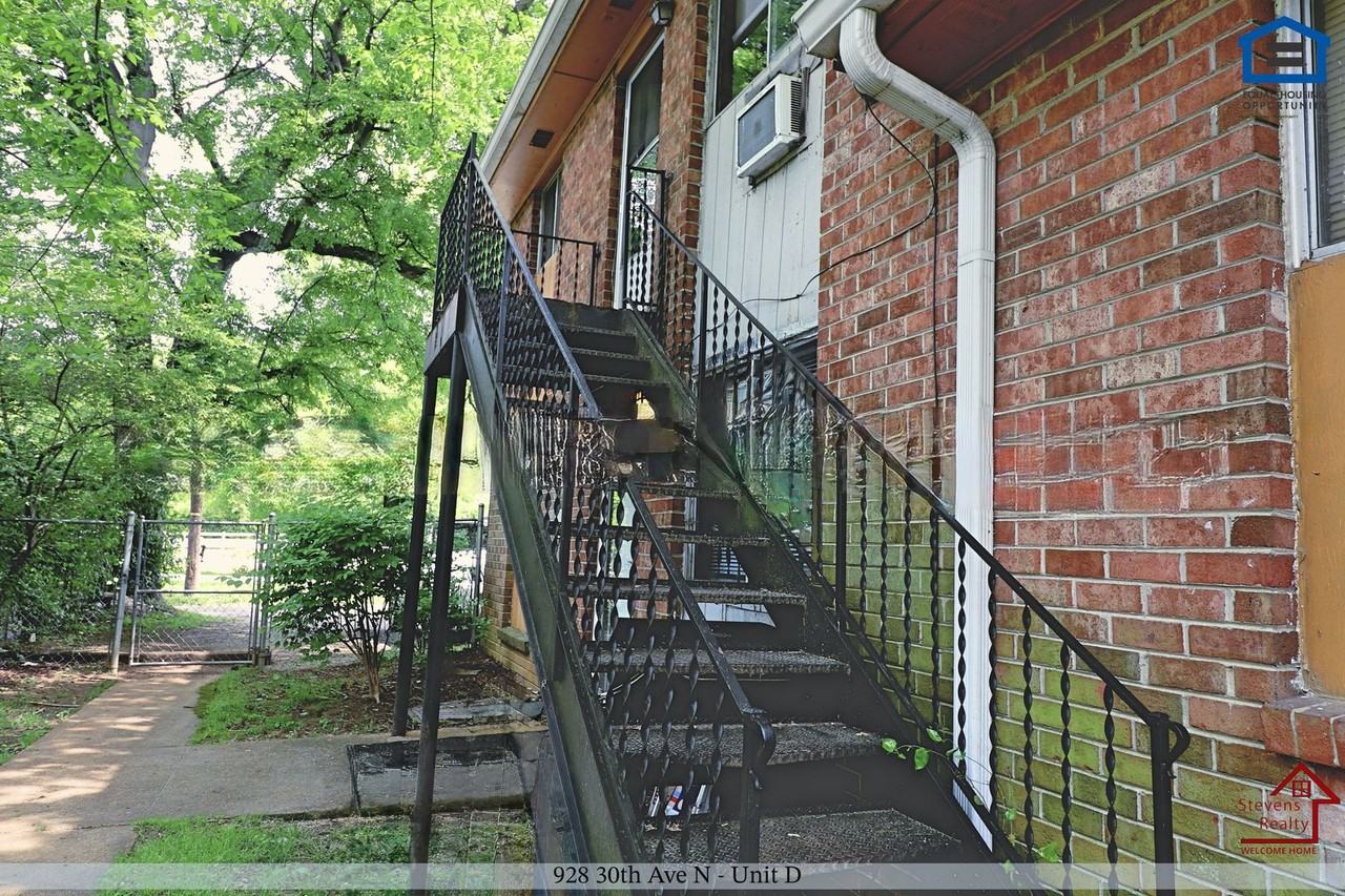 928 30th Ave N #D - Photo 2 of 7