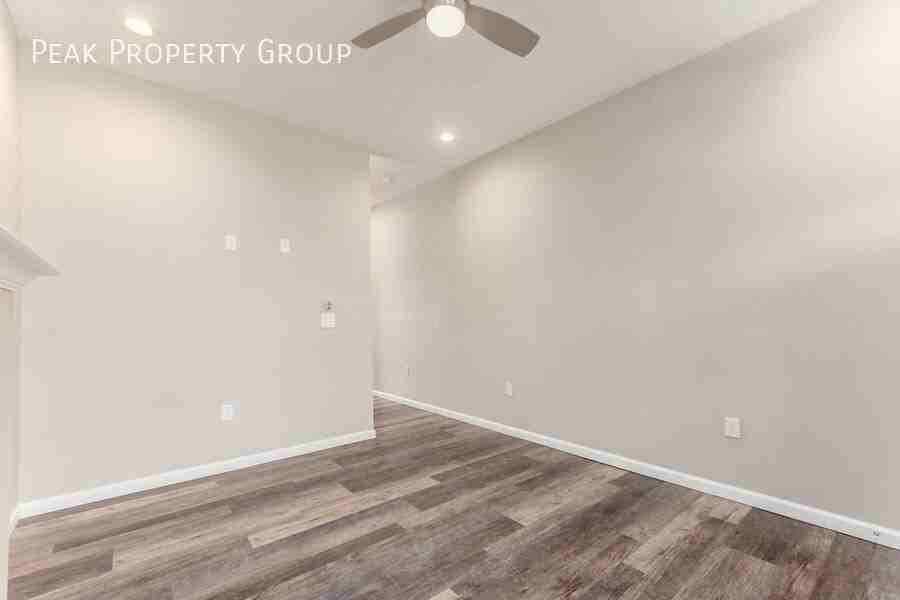 13591365 Summit St - Photo 2 of 25