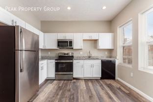 1363 Summit St - Photo 1 of 1