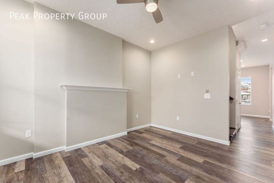 1363 Summit St - Photo 4 of 26