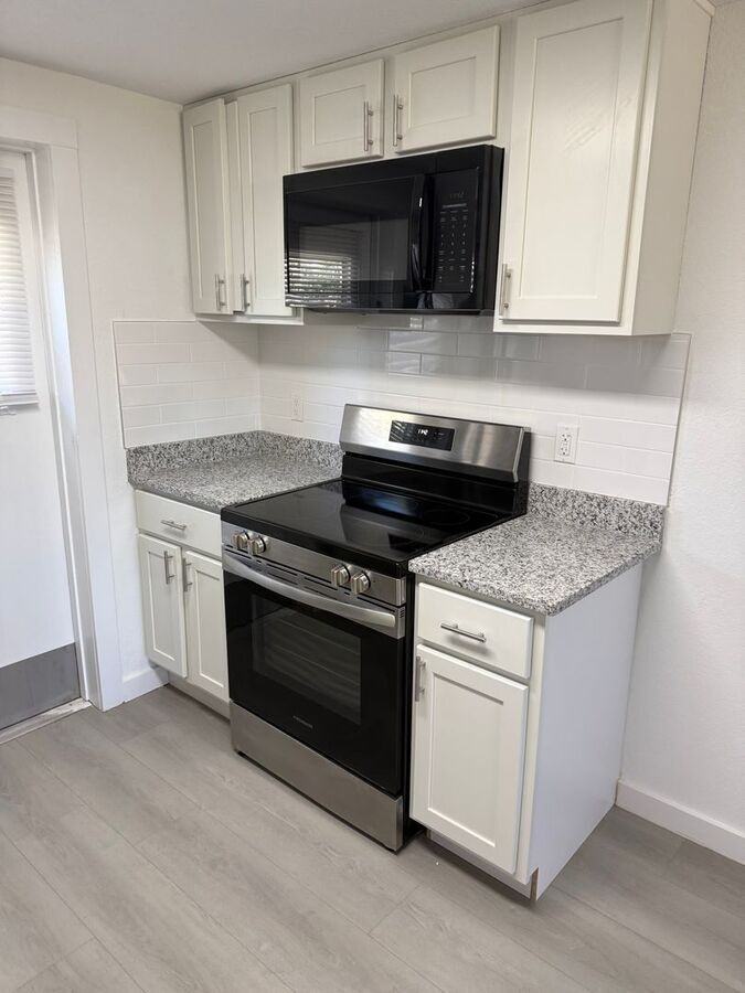 9406 Goldenrod Rd #B - Photo 2 of 8