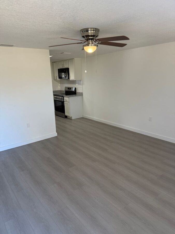 9406 Goldenrod Rd #B - Photo 3 of 8