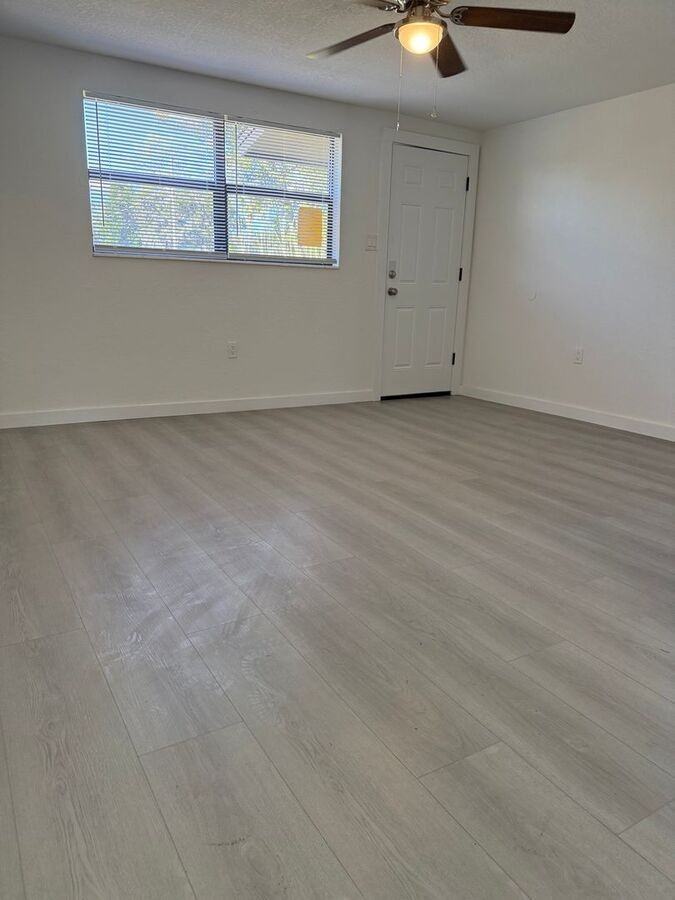 9406 Goldenrod Rd #B - Photo 4 of 8