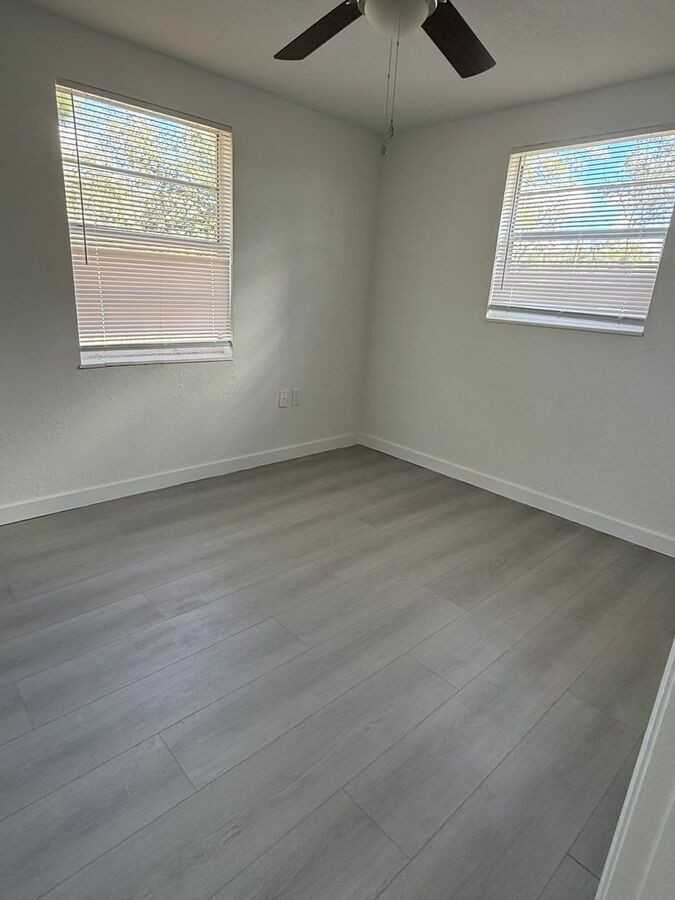 9406 Goldenrod Rd #B - Photo 5 of 8