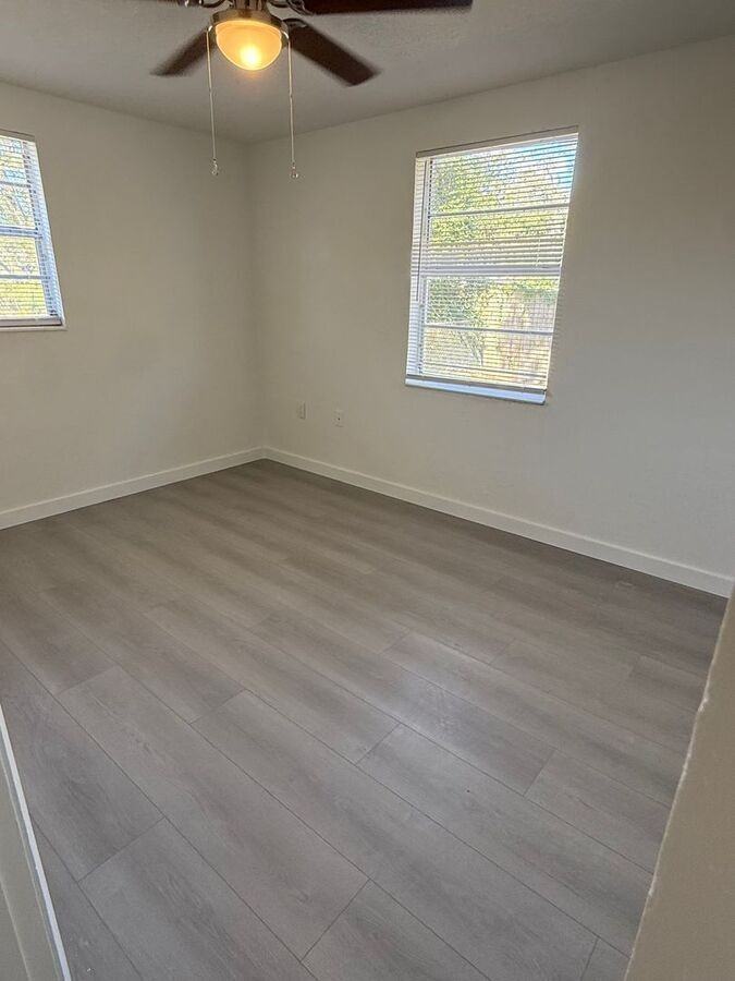 9406 Goldenrod Rd #B - Photo 6 of 8