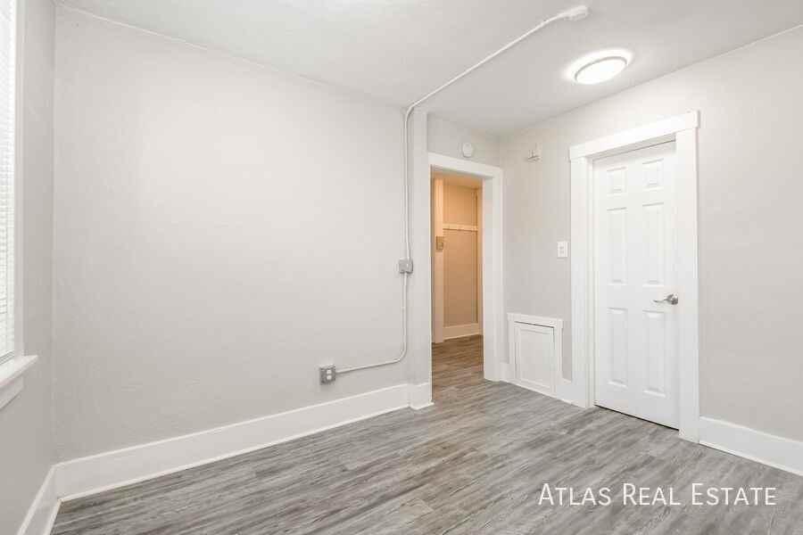 970 N Pearl St #11 - Photo 6 of 17