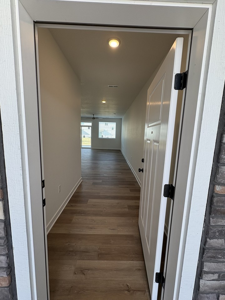 230 Nw Waverly Dr #1 - Photo 3 of 36