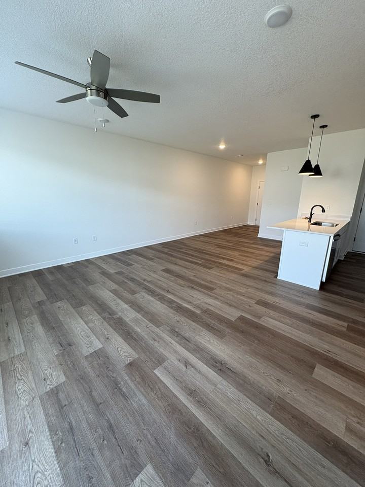 230 Nw Waverly Dr #1 - Photo 6 of 36