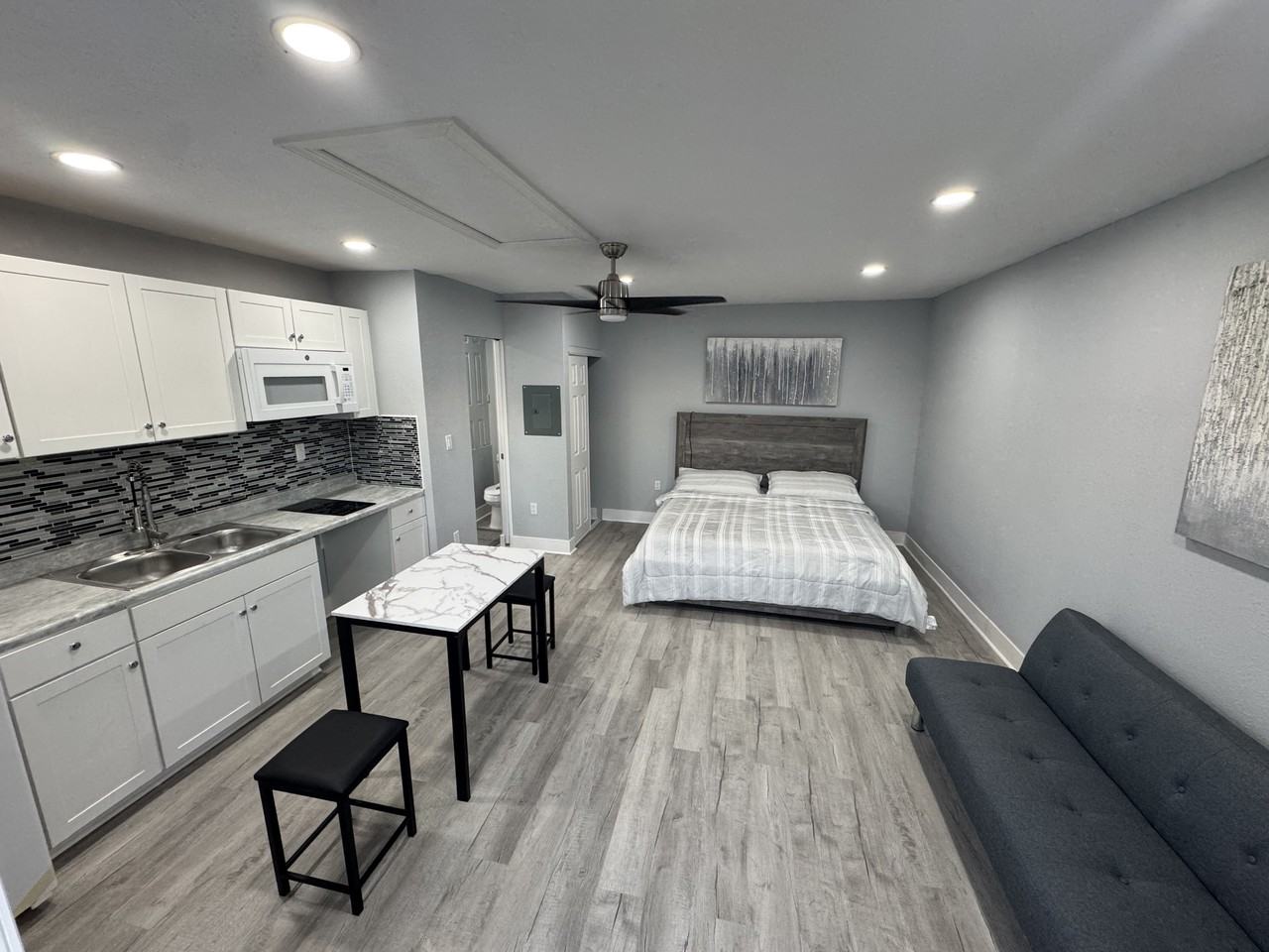 763 Country Woods Cir #B - Photo 3 of 6