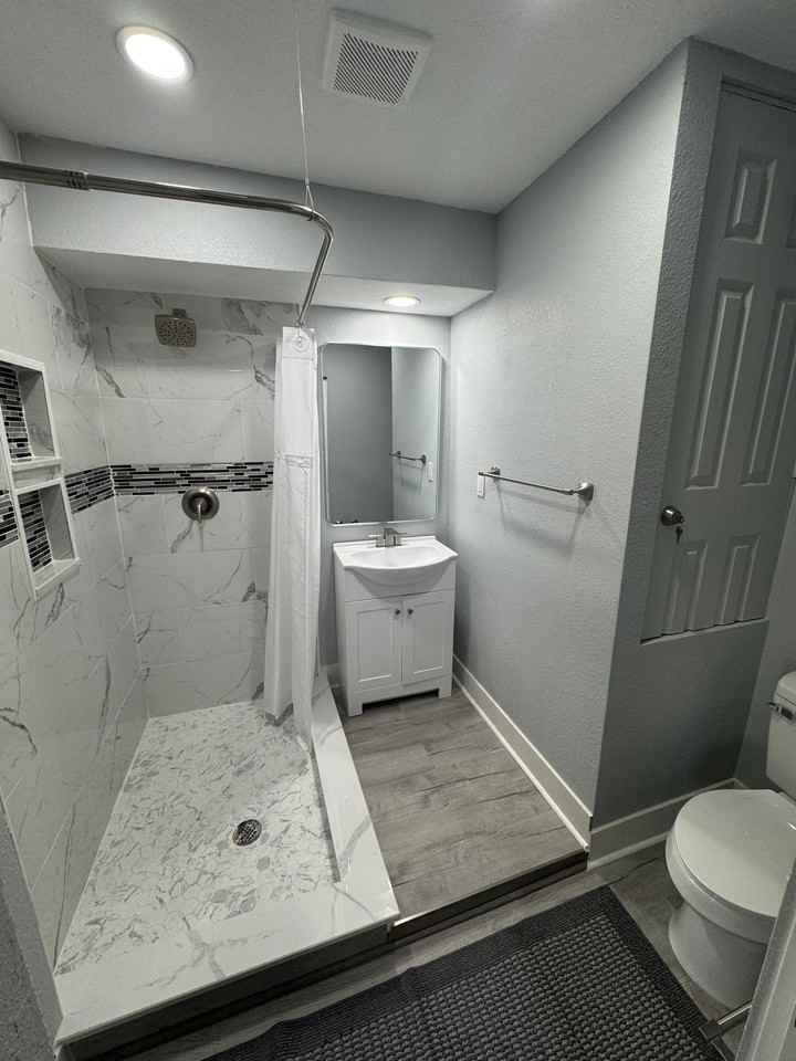 763 Country Woods Cir #B - Photo 4 of 6