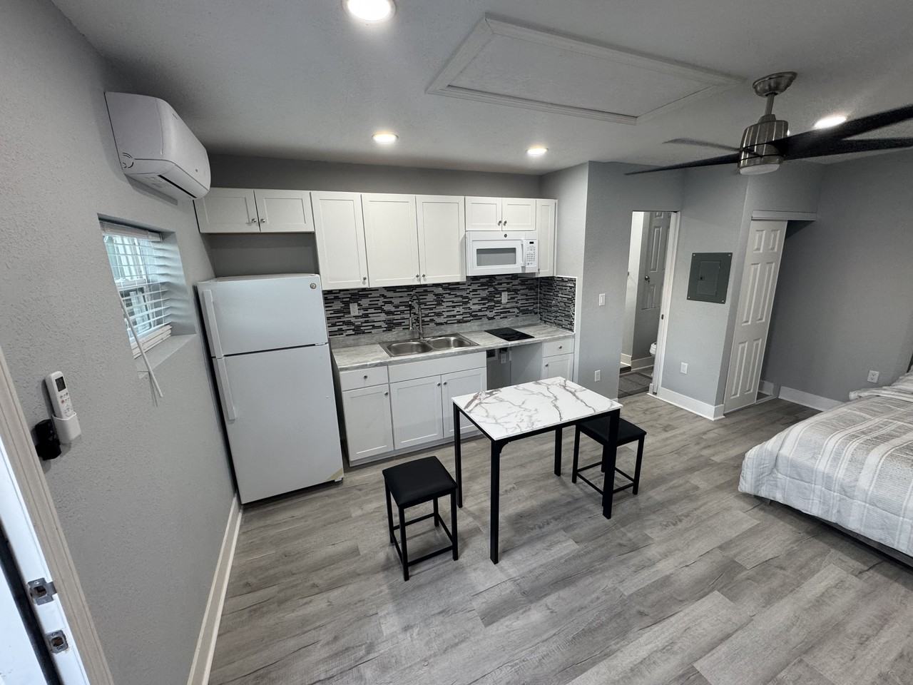 763 Country Woods Cir #B - Photo 5 of 6