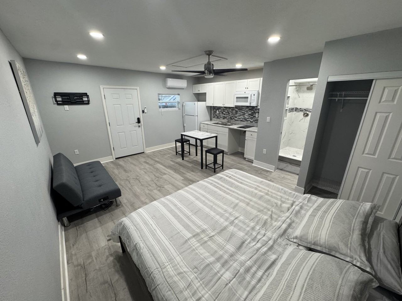 763 Country Woods Cir #B - Photo 6 of 6