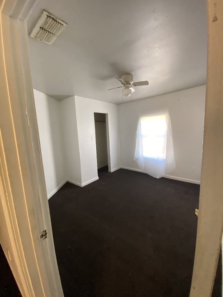 1307 E Travis St #NA - Photo 4 of 12