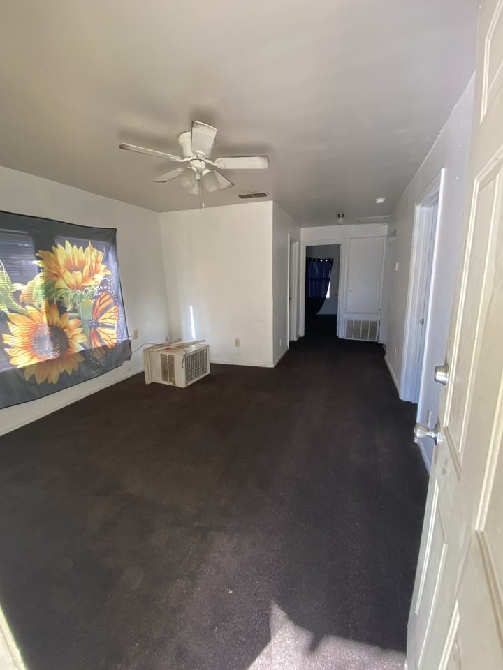 1307 E Travis St #NA - Photo 6 of 12