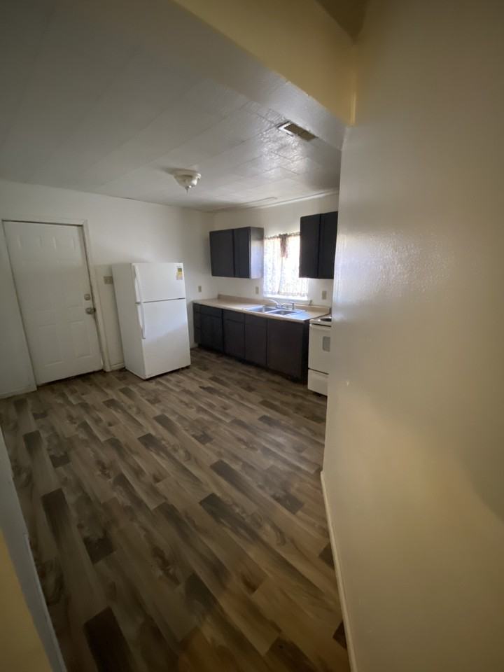 1307 E Travis St #NA - Photo 7 of 12