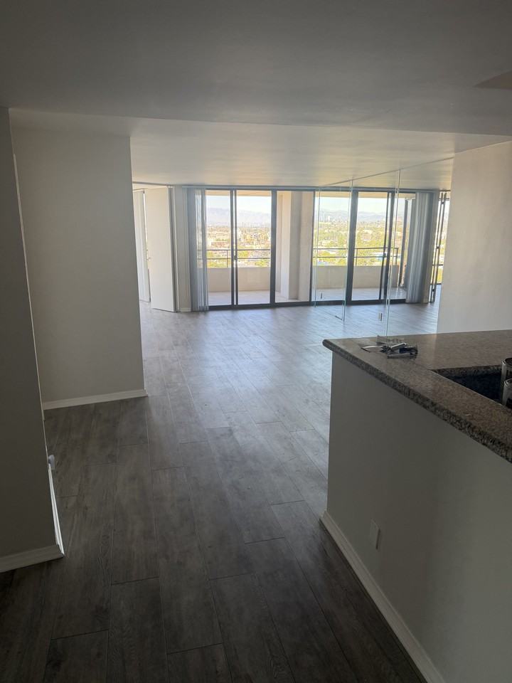 4337 Marina City Dr #843 - Photo 5 of 5