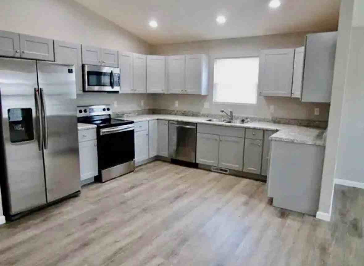 903 4th St #NA - Photo 3 of 18