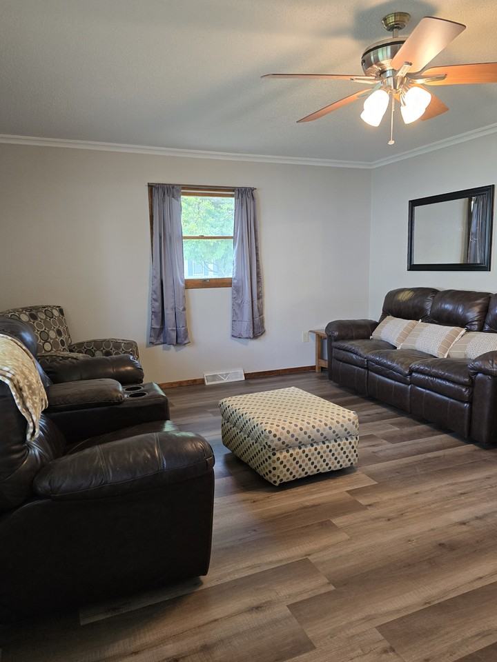 220 8th St Ne #NA - Photo 3 of 16