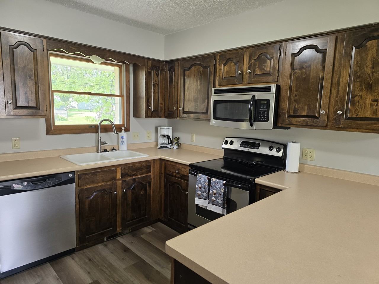 220 8th St Ne #NA - Photo 5 of 16