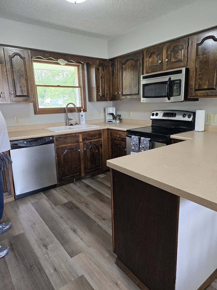 220 8th St Ne #NA - Photo 6 of 16