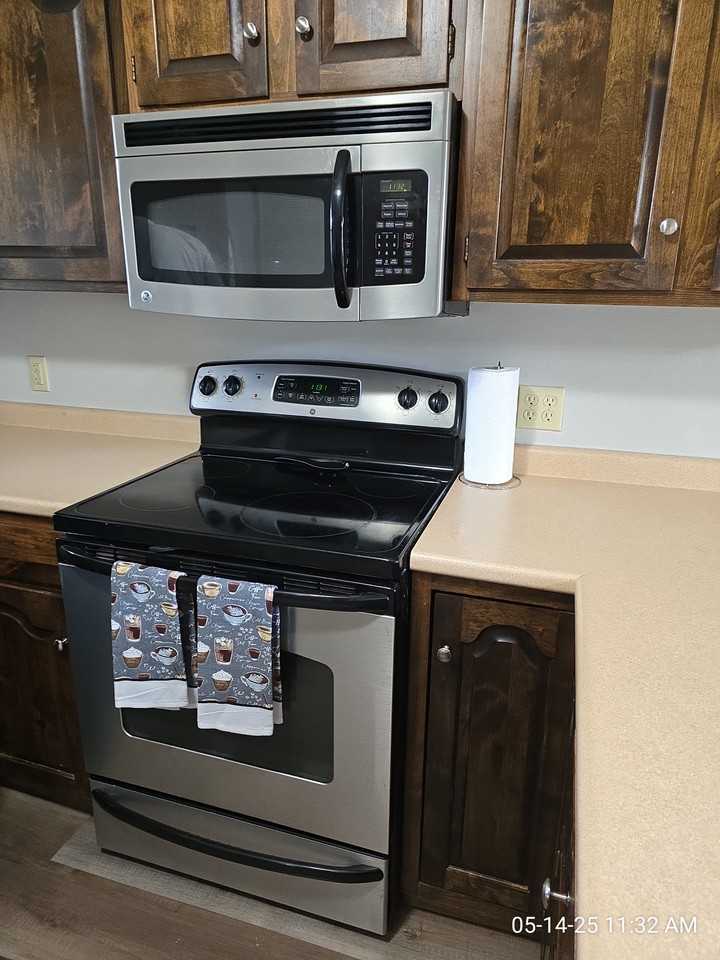 220 8th St Ne #NA - Photo 7 of 16