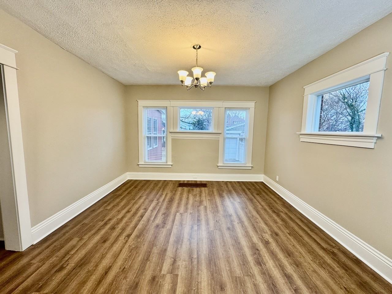 1026 W 7th St #NA - Photo 2 of 18