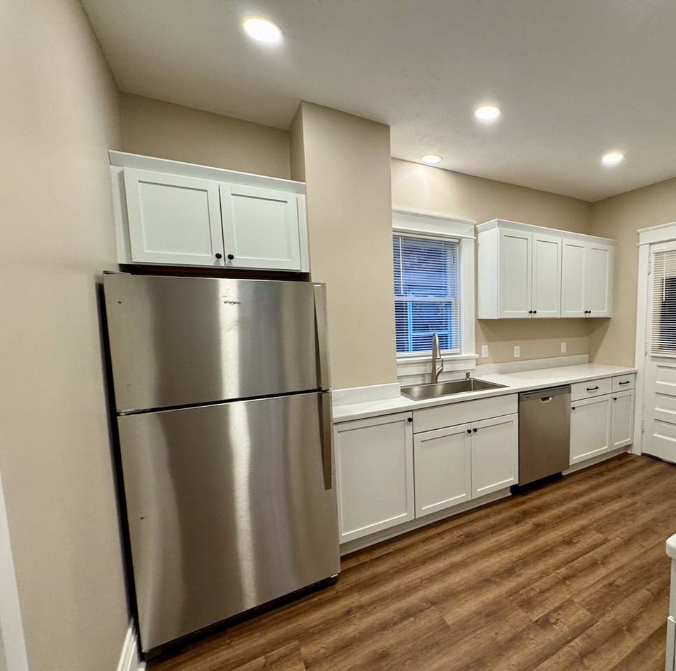 1026 W 7th St #NA - Photo 4 of 18