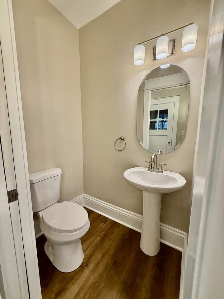 1026 W 7th St #NA - Photo 7 of 18