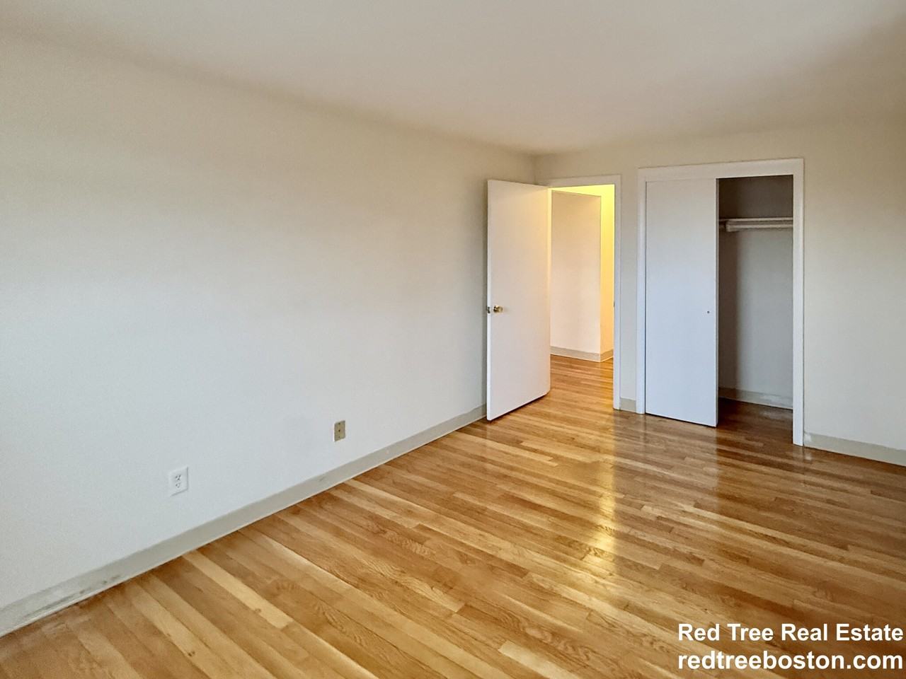 8 Riverside St #3-2 - Photo 4 of 11