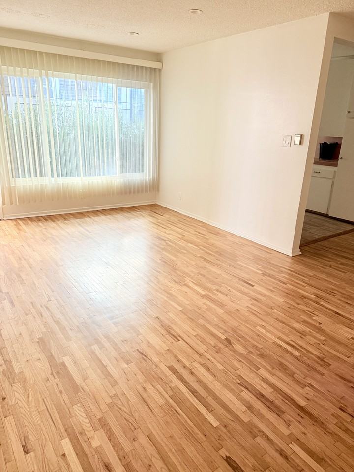 1047 N Ogden Dr #4 - Photo 3 of 15