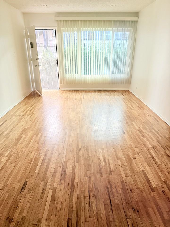 1047 N Ogden Dr #4 - Photo 5 of 15