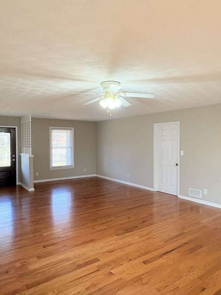 2536 Goldenrod Dr #NA - Photo 3 of 13