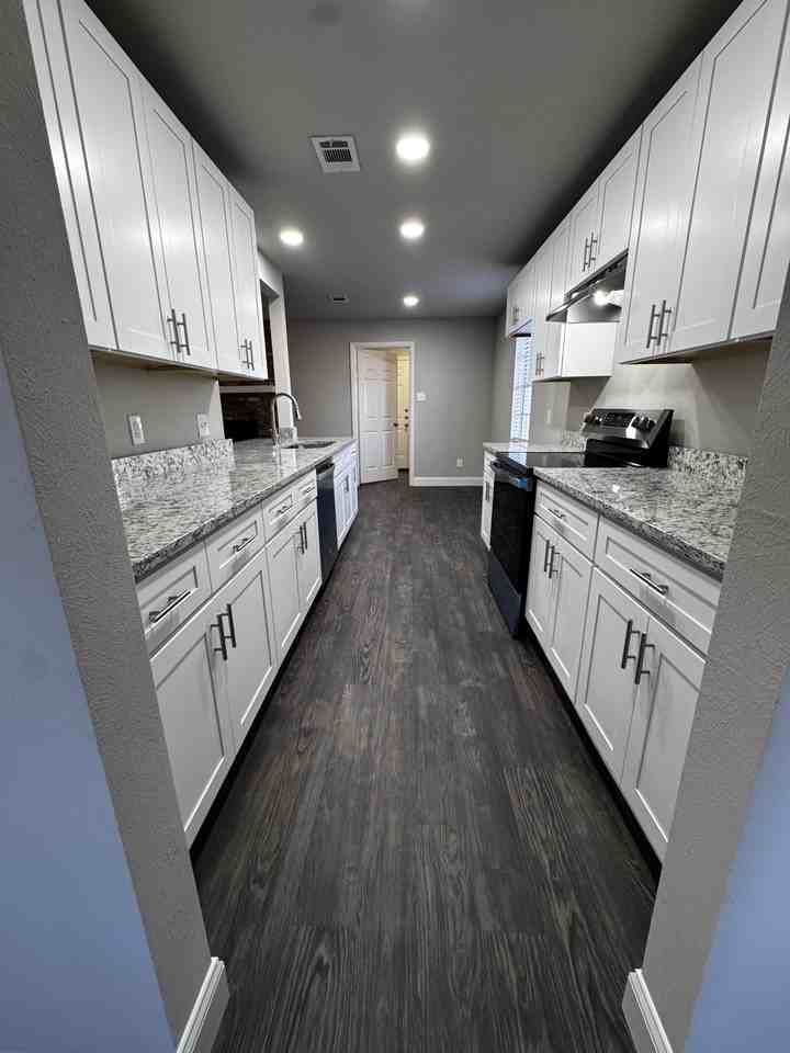 1311 Alpine St #NA - Photo 2 of 17