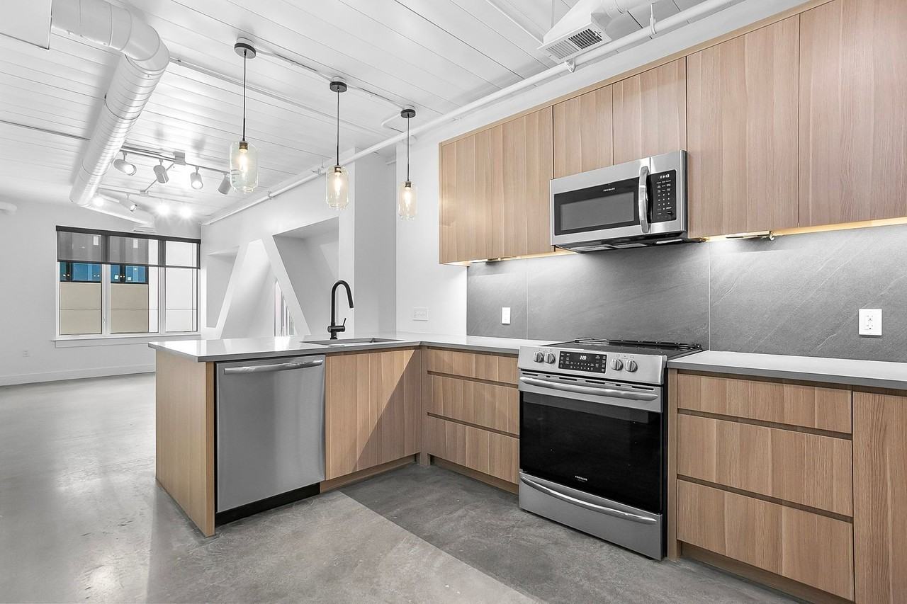 The Brit Apartments - Photo 4 of 20