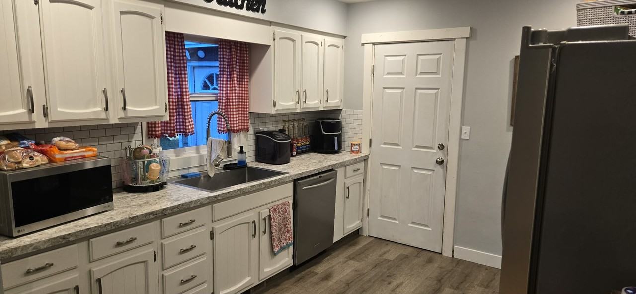 1717 D St #NA - Photo 4 of 14