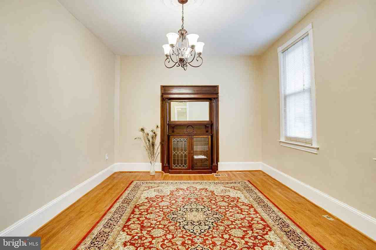 1501 G St Se #1 - Photo 3 of 21