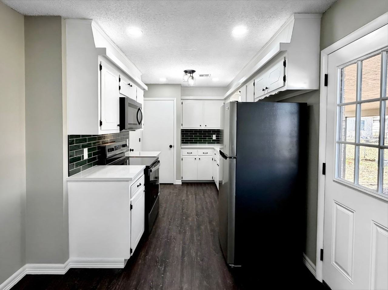 241 E H St - Photo 6 of 23