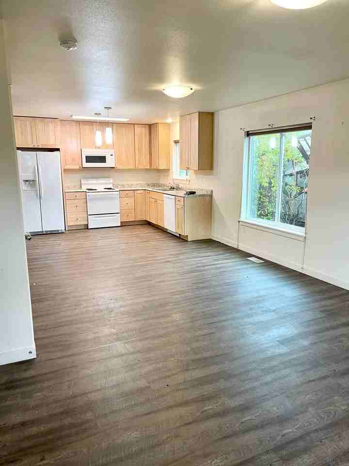 410 Flower St - Photo 2 of 21