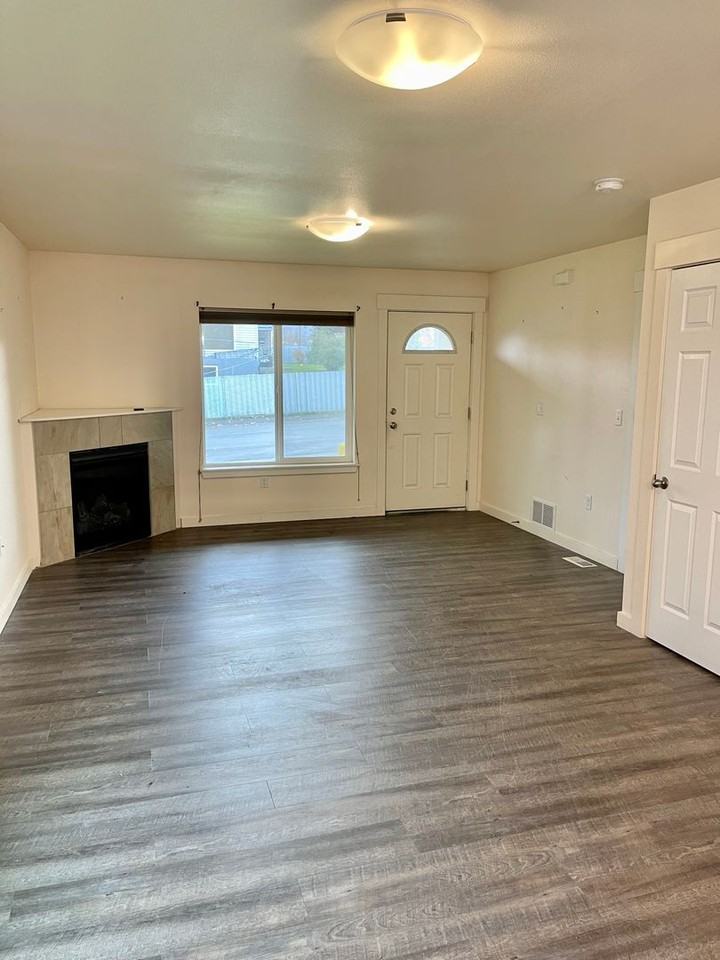 410 Flower St - Photo 4 of 21