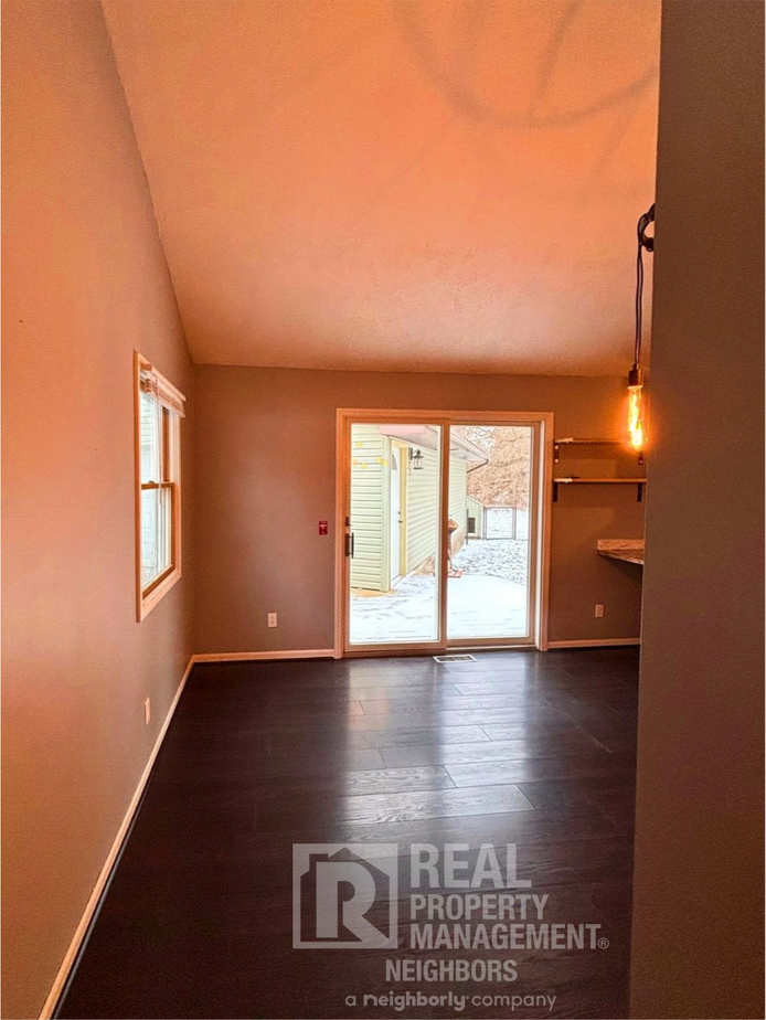 201 N Main St - Photo 2 of 23