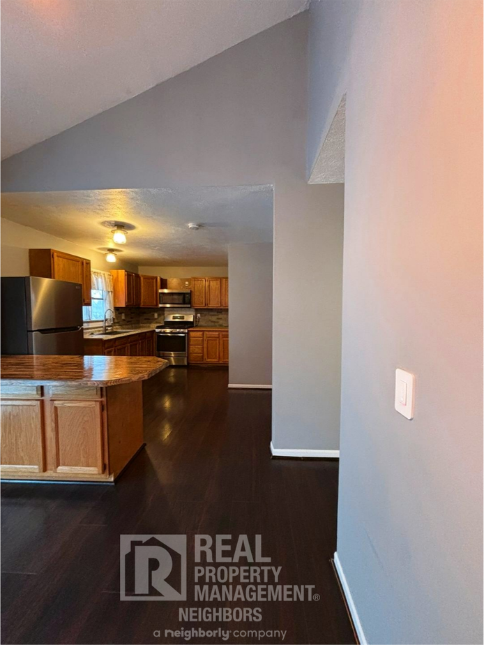 201 N Main St - Photo 4 of 23