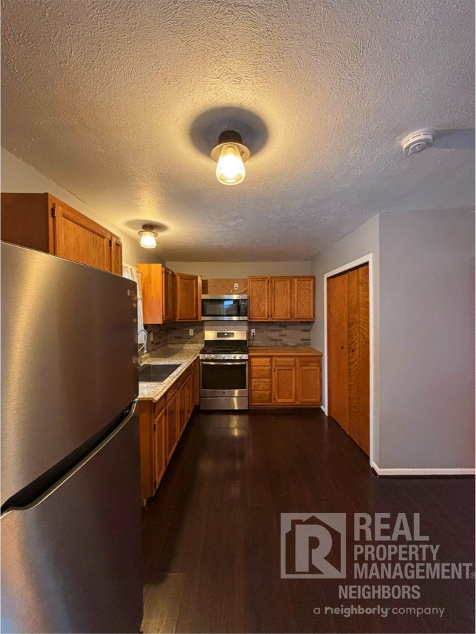 201 N Main St - Photo 5 of 23