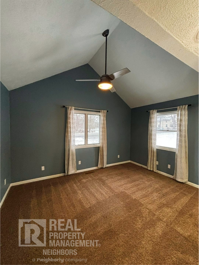 201 N Main St - Photo 7 of 23