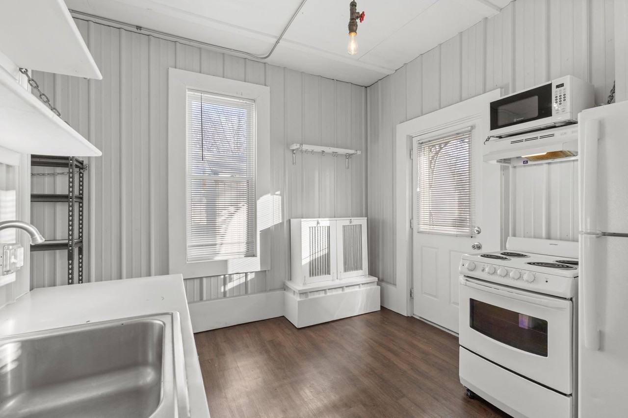 6166 Crescent Ave - Photo 3 of 15