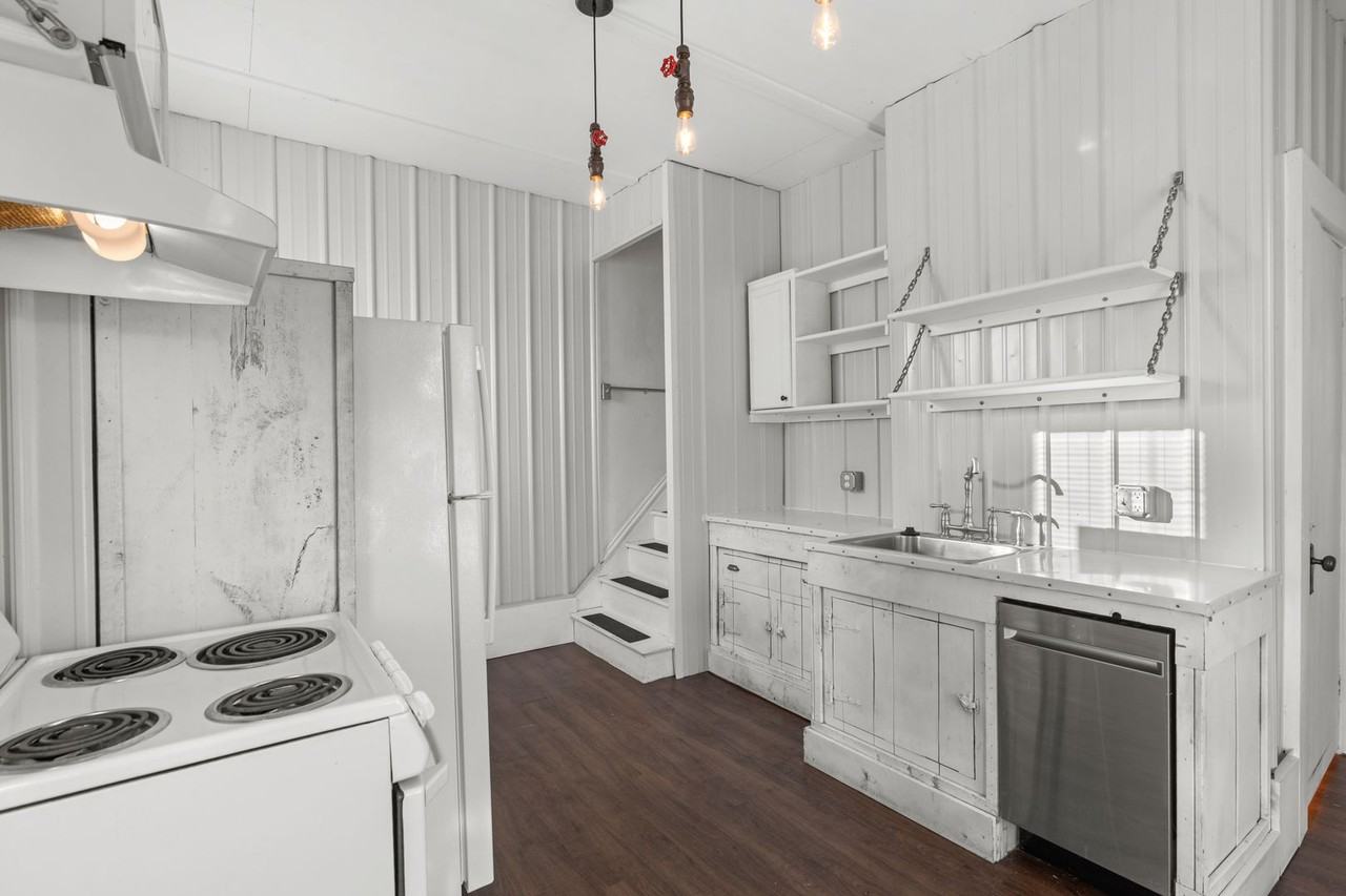 6166 Crescent Ave - Photo 4 of 15