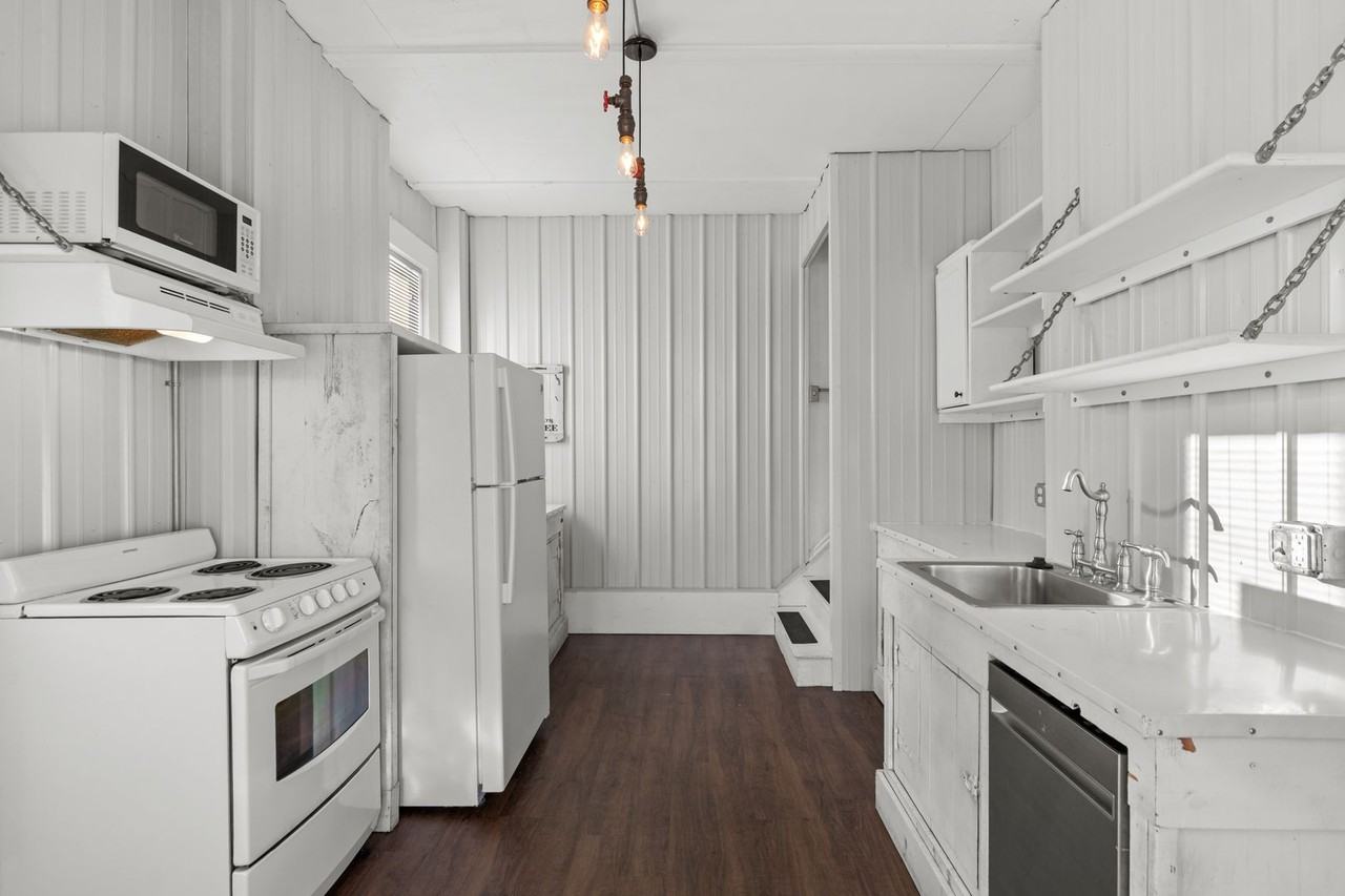 6166 Crescent Ave - Photo 5 of 15