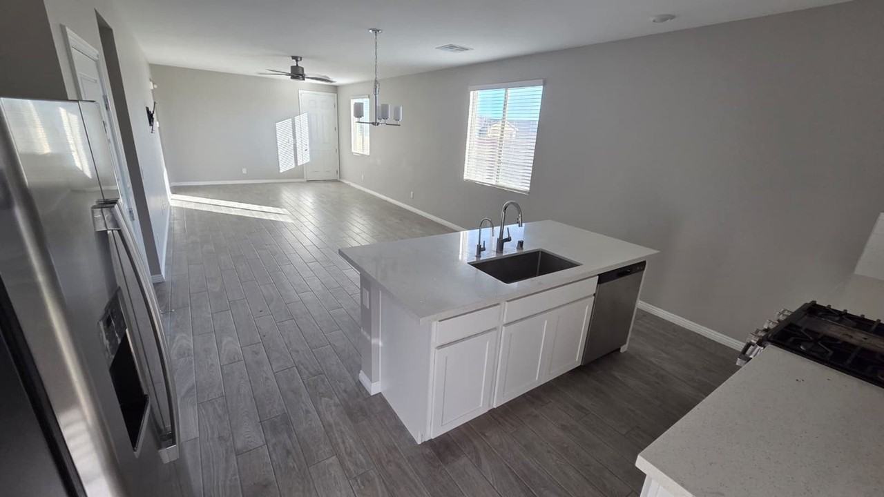 5729 Old Pine St - Photo 4 of 27