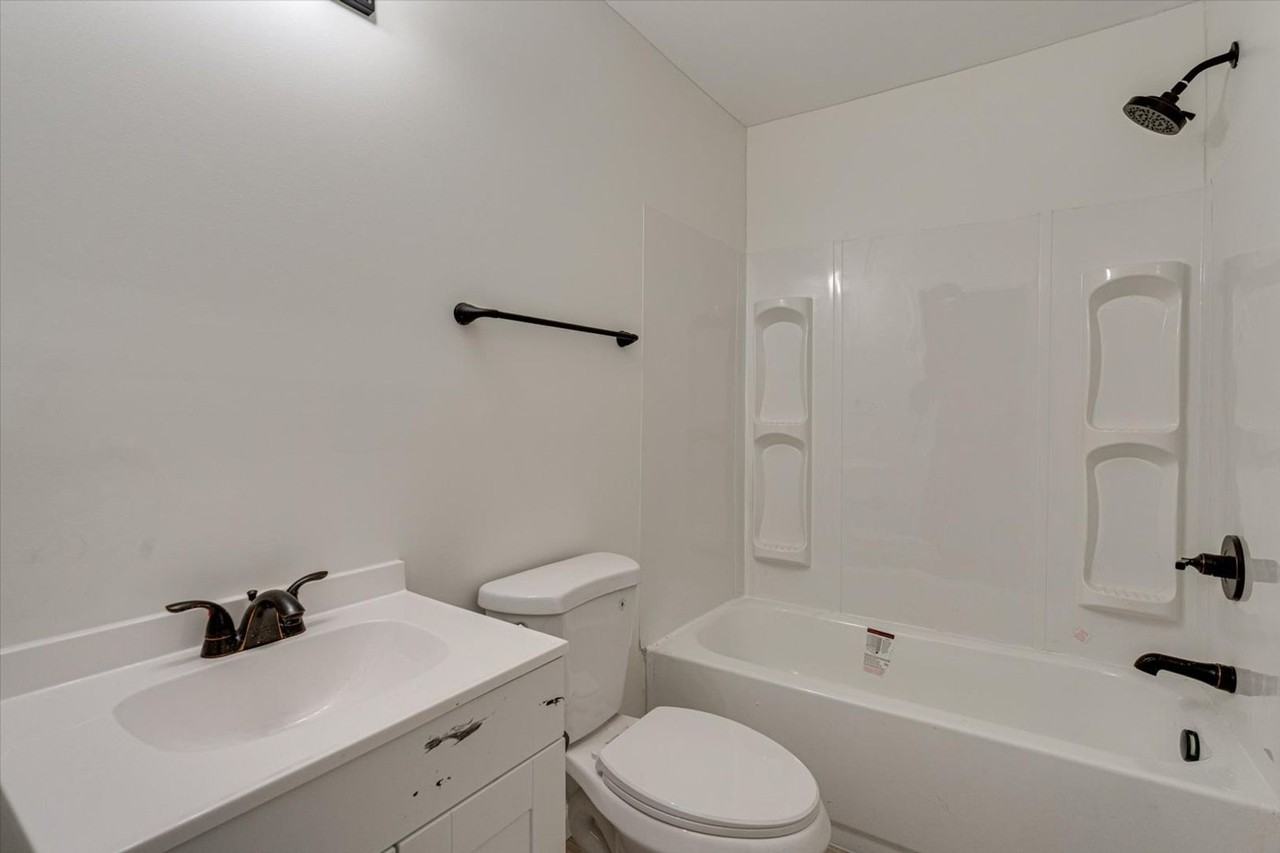 1700 Walker Ave - Photo 5 of 14