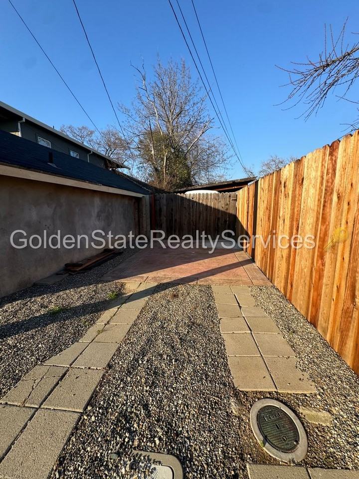 329A Pleasant St - Photo 3 of 14