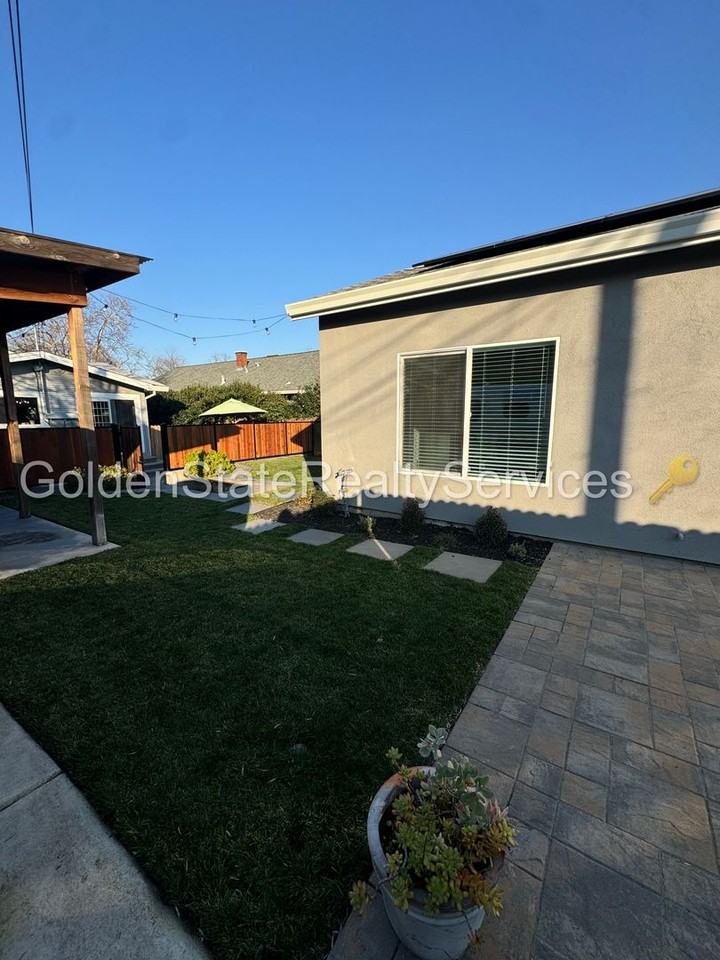 329A Pleasant St - Photo 4 of 14